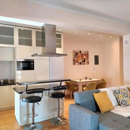 Stylish -Modern Apartment Heart Of Marousi Афіни Екстер'єр фото